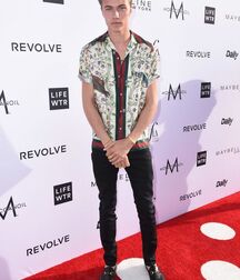LUCKY BLUE SMITH - AMERICAN MODEL 619f92282ef05.jpg