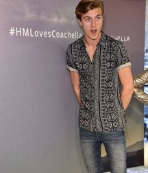 LUCKY BLUE SMITH - AMERICAN MODEL 619f922a14ba1.jpg