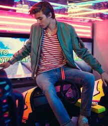 LUCKY BLUE SMITH - AMERICAN MODEL 619f923b8d859.jpg