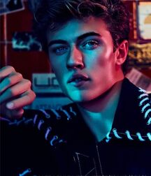 LUCKY BLUE SMITH - AMERICAN MODEL 619f923d332f8.jpg