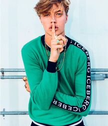 LUCKY BLUE SMITH - AMERICAN MODEL 619f9240aa158.jpg