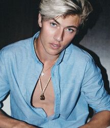 LUCKY BLUE SMITH - AMERICAN MODEL 619f924894fbf.jpg