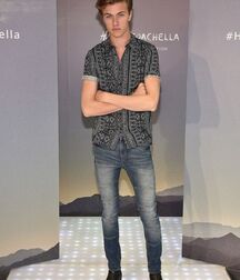 LUCKY BLUE SMITH - AMERICAN MODEL 619f924dc8520.jpg