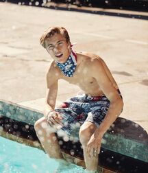 LUCKY BLUE SMITH - AMERICAN MODEL 619f924f8feec.jpg