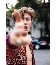 LUCKY BLUE SMITH - AMERICAN MODEL 619f9253141a4.jpg