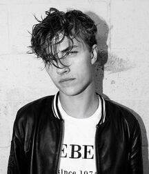 LUCKY BLUE SMITH - AMERICAN MODEL 619f9264862ae.jpg