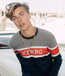 LUCKY BLUE SMITH - AMERICAN MODEL 619f926658080.jpg
