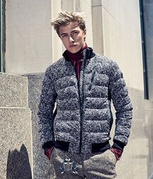 LUCKY BLUE SMITH - AMERICAN MODEL 619f9269bb8a3.jpg
