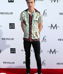 LUCKY BLUE SMITH - AMERICAN MODEL 619f927b48e6e.jpg
