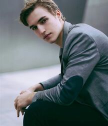 TREVOR STINES - AMERICAN MODEL 61a1a96a8f0bd.jpg