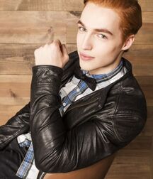 TREVOR STINES - AMERICAN MODEL 61a1a9723a1b7.jpg