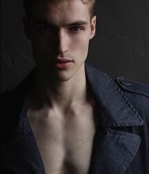 TREVOR STINES - AMERICAN MODEL 61a1a986ceac2.jpg