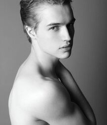 TREVOR STINES - AMERICAN MODEL 61a1a98a03408.jpg