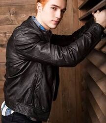 TREVOR STINES - AMERICAN MODEL 61a1a98f1da83.jpg