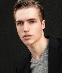 TREVOR STINES - AMERICAN MODEL 61a1a9956c2f8.jpg