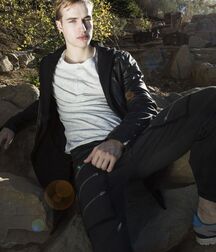 TREVOR STINES - AMERICAN MODEL 61a1a998b38a8.jpg