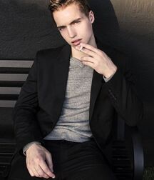 TREVOR STINES - AMERICAN MODEL 61a1a9bcaf6a8.jpg
