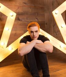 TREVOR STINES - AMERICAN MODEL 61a1a9bfeea53.jpg
