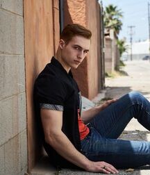 TREVOR STINES - AMERICAN MODEL 61a1a9d40df3c.jpg