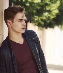 TREVOR STINES - AMERICAN MODEL 61a1a9d751d51.jpg