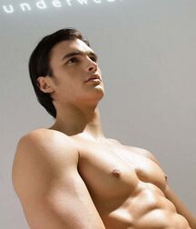 MATTHEW TERRY - AMERICAN MODEL 61b46bcfb208d.jpg