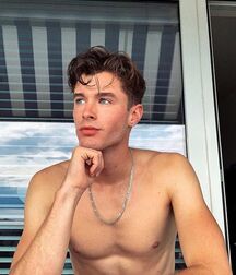 THOMAS ROSSIER - SWISS MODEL 61b612d7d620a.jpg