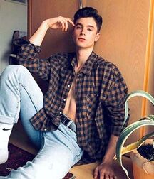 THOMAS ROSSIER - SWISS MODEL 61b612e0d7323.jpg