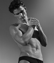 SIMON NESSMAN - CANADIAN FASHION MODEL 61bcadac77bab.jpg