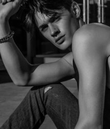 LEVI MCLEOD - TOP MODEL 61bdaac5cd6cf.jpg