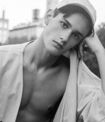 LEVI MCLEOD - TOP MODEL 61bdaae376572.jpg