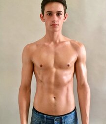 LEVI MCLEOD - TOP MODEL 61bdaae8c8267.jpg