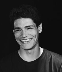 SAM WAY - UK MALE MODEL 61c9bd1021104.jpg