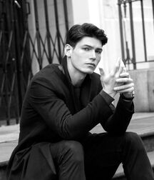SAM WAY - UK MALE MODEL 61c9bd3de803c.jpg