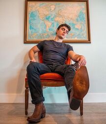 KEITH LAUE - AMERICAN MODEL 61e26d5c2fd38.jpg