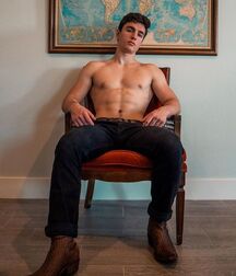KEITH LAUE - AMERICAN MODEL 61e26e010a78f.jpg