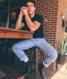 KEITH LAUE - AMERICAN MODEL 61e26e1b12860.jpg