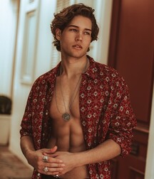 DOMINIQUE FENISON - AMERICAN MODEL 61e96386ef11a.jpg