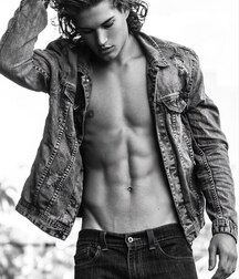 DOMINIQUE FENISON - AMERICAN MODEL 61e96395d09dd.jpg