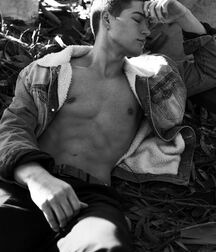 DOMINIQUE FENISON - AMERICAN MODEL 61e9639989154.jpg