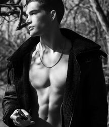 DOMINIQUE FENISON - AMERICAN MODEL 61e9639b67f88.jpg