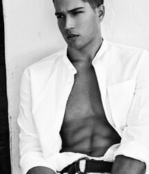 DOMINIQUE FENISON - AMERICAN MODEL 61e963b5c4135.jpg