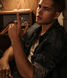 DOMINIQUE FENISON - AMERICAN MODEL 61e963bb9ce58.jpg