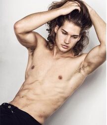 DOMINIQUE FENISON - AMERICAN MODEL 61e963e4cc9f1.jpg