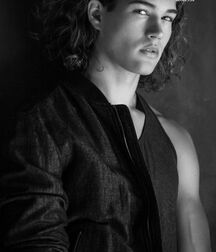 DOMINIQUE FENISON - AMERICAN MODEL 61e963f58fc1d.jpg