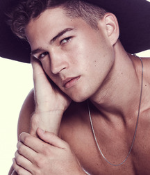 DOMINIQUE FENISON - AMERICAN MODEL 61e96405cebd5.jpg