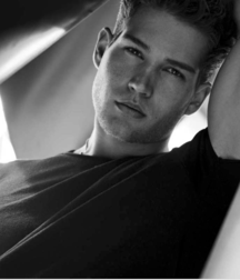 DOMINIQUE FENISON - AMERICAN MODEL 61e9648a96624.png