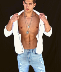 DOMINIQUE FENISON - AMERICAN MODEL 61e9649ce804a.png