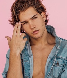 DOMINIQUE FENISON - AMERICAN MODEL
