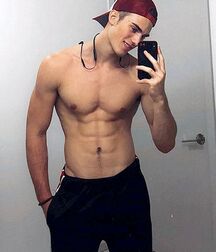 ZACH COX - AMERICAN MODEL 61f2afc3a265a.jpg