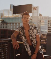 ZACH COX - AMERICAN MODEL 61f2afd8da30a.jpg